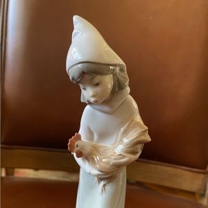 LLADRO FARM GIRL/ CHICKEN